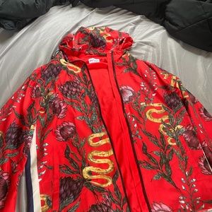 Mavrans zipped up windbreaker